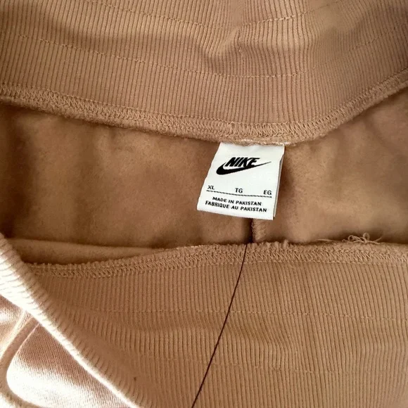 Nike Women's Sweatpants - Picture 4 of 5